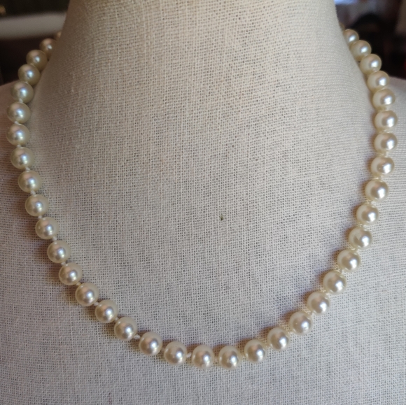 Gorgeous vintage white pearl necklace - Picture 1 of 3